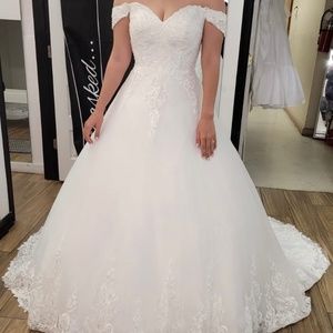 Brand new wedding dress
